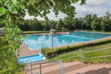 Gezeigt wird das Langenselbold Freibad