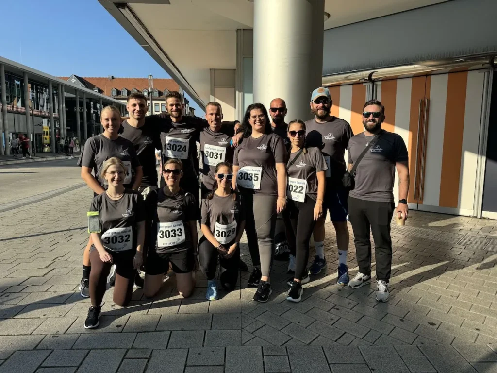 Gruppe der Läufer zum Hanauer Stadtlauf "Lauf gegen Gewalt" im Jahr 2024